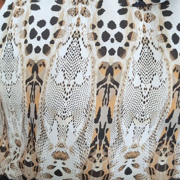 Stunning Bebe NWOT flowy maxi tired dress with lace details animal print… - Picture 12 of 17
